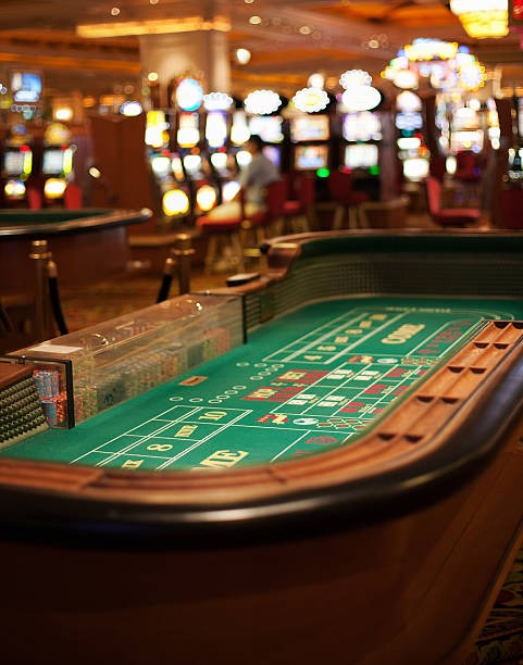 Sic Bo live dealer table on ktvslot with three dice visible